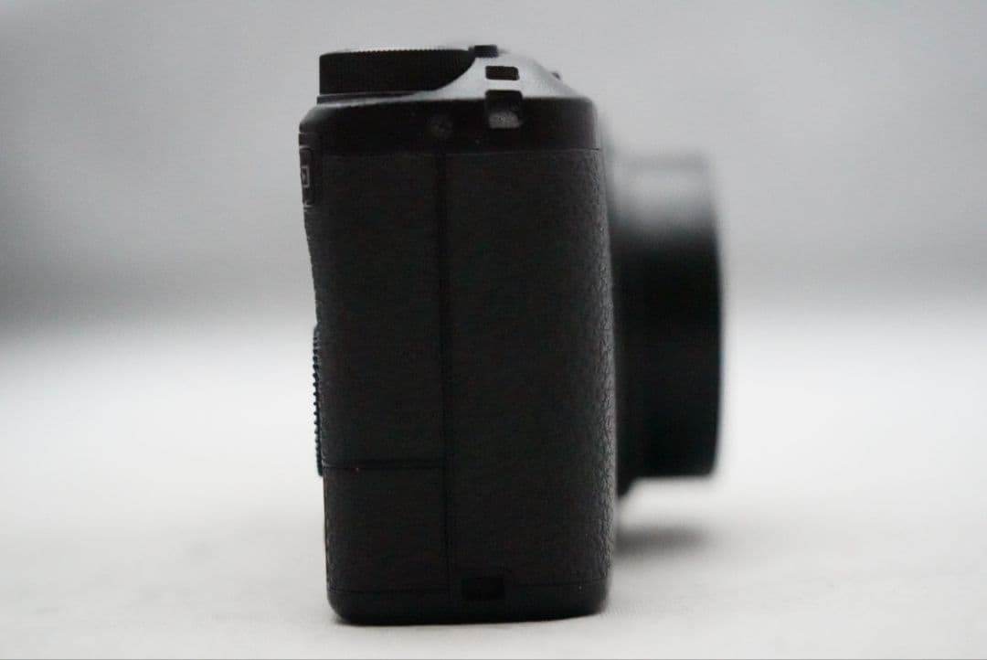 ☆付属品多数☆ リコー GR Ⅲx GRレンズ 26.1㎜ F=1:2.8