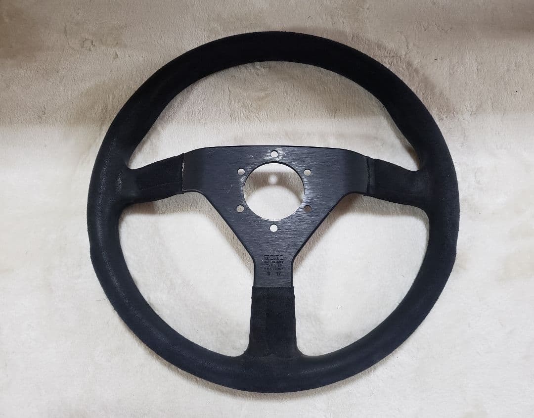 momo ステアリング Φ34 スエード