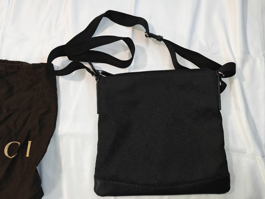 GUCCI ブラックショルダーバッグ