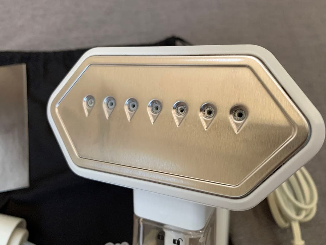 SteamOne 衣類スチーマー／中古品