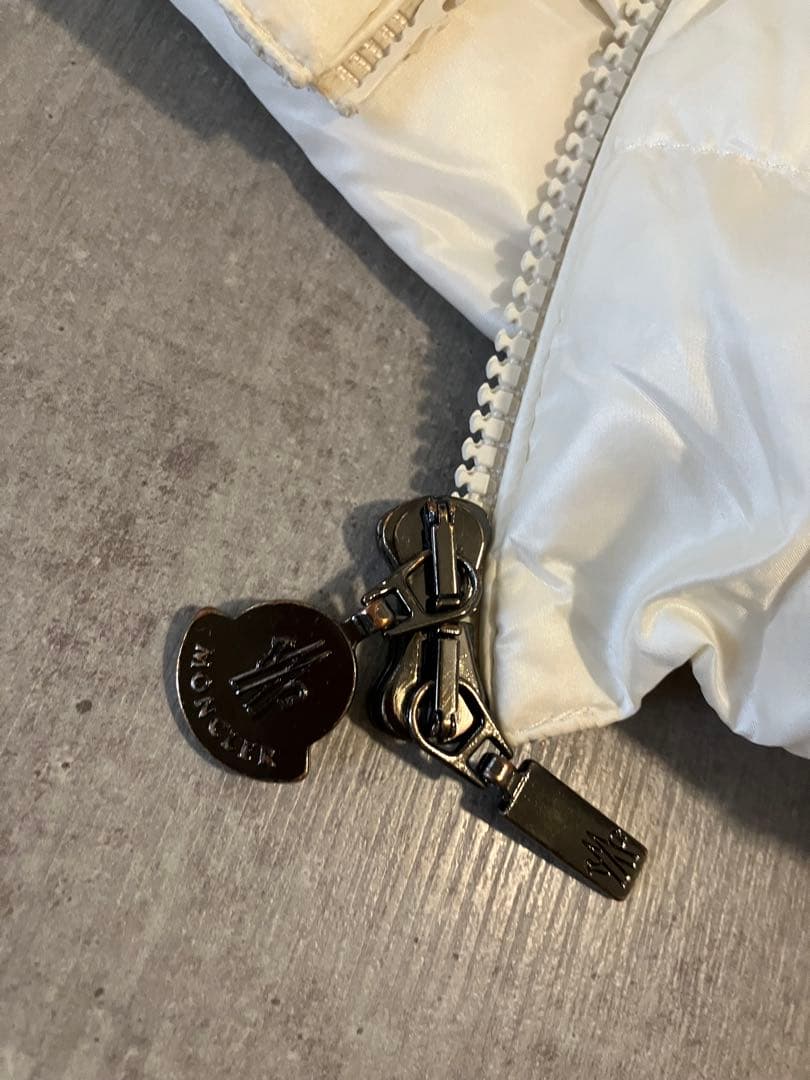 Moncler モンクレール　フードつきニットとダウンのコンビカーディガン