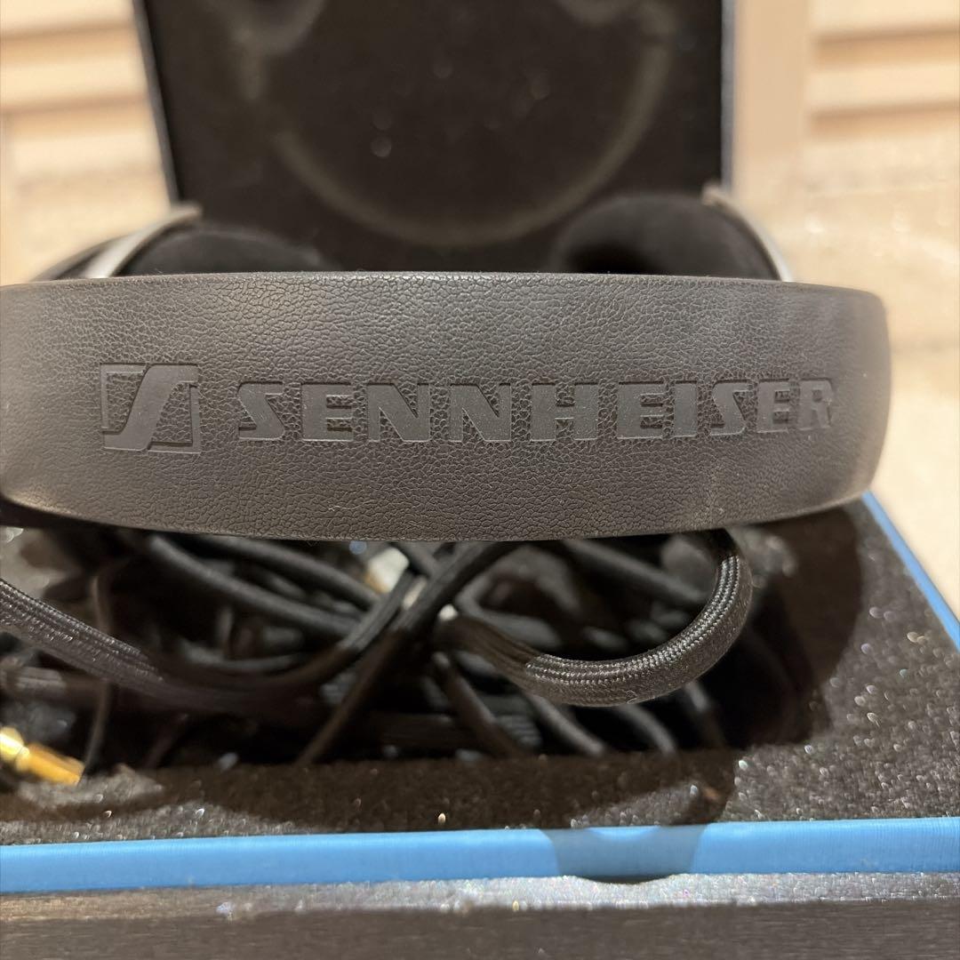 SENNHEISER HD 700 ゼンハイザー　クッションケース入り