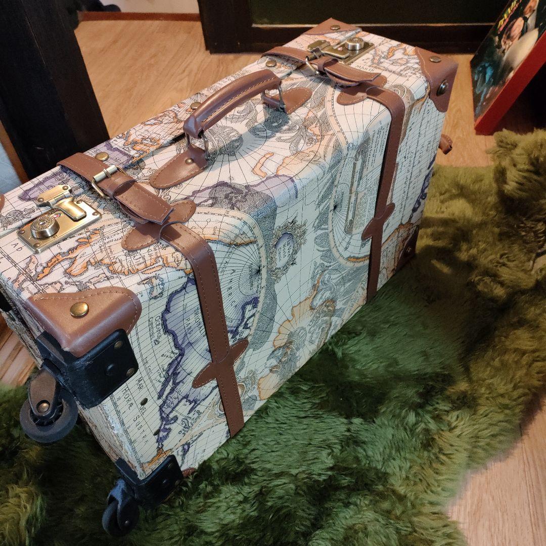 インテリアにオシャレな地図のトランク ボストンバック ニトリ 無印良品