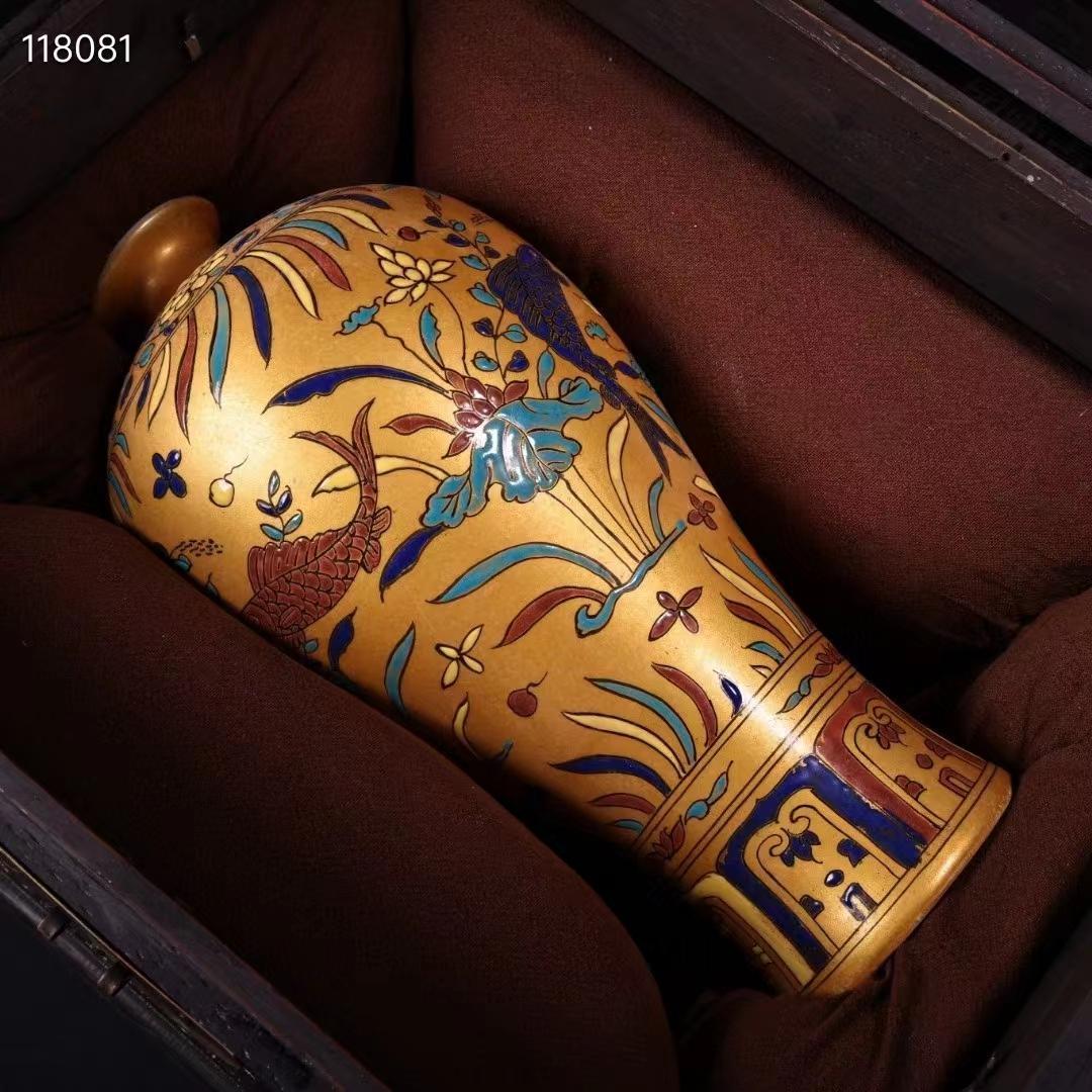 中国古美術・稀有品・純手描き金粉彩陶瓷花瓶・黑檀木箱付き・観賞瓶・文房具・時代物