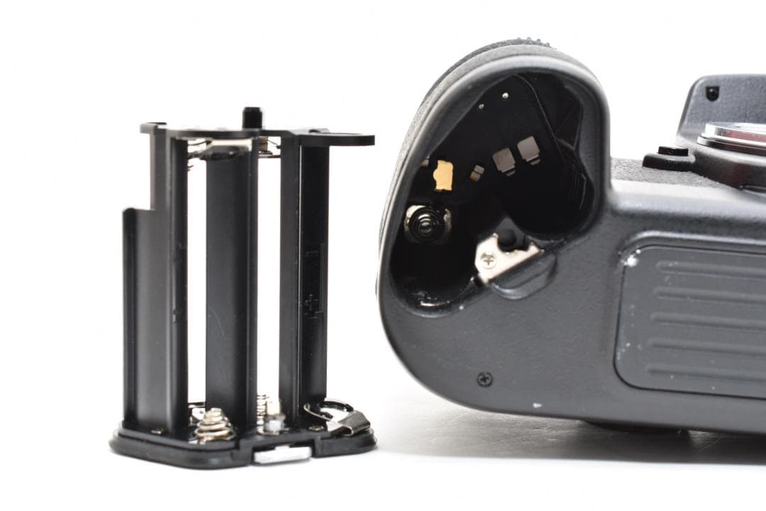 ニコン NIKON F100 ボディ フィルム一眼　《動作確認済・初期不良補償》