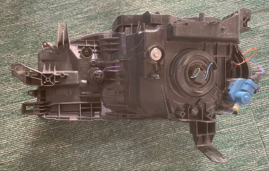 日産 キューブZ12左右ヘッドライト ハロゲンSTANLEY P8190