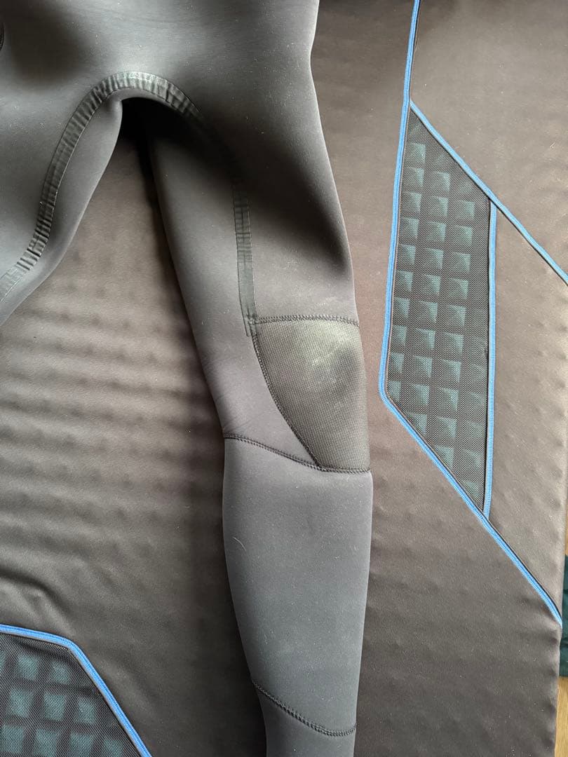 美品HOTLINE 5/3セミドライウェットスーツ