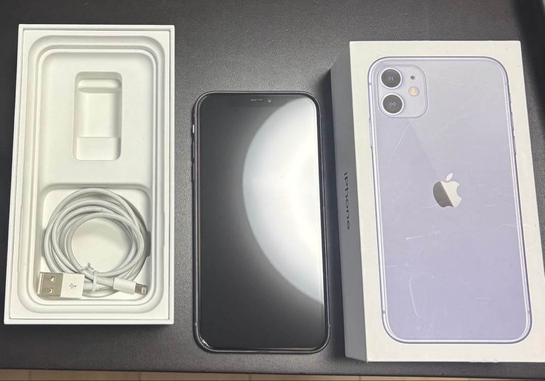 iPhone11 本体　箱付・充電器付