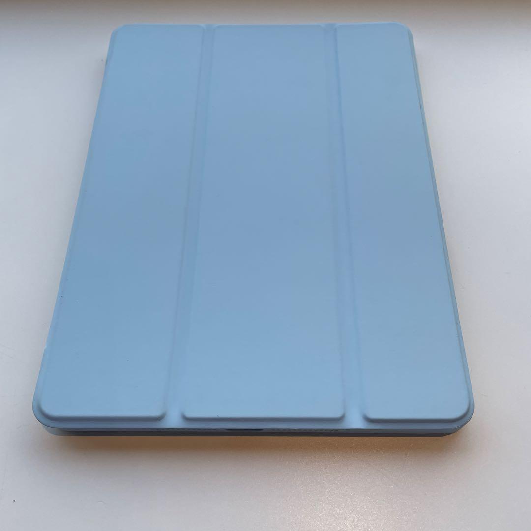 第７世代 32GB 10.2インチ iPad本体 カバー付 Cellular？