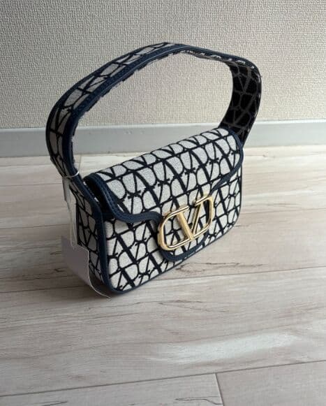 Valentino ショルダーバッグ ホワイト/ブラック