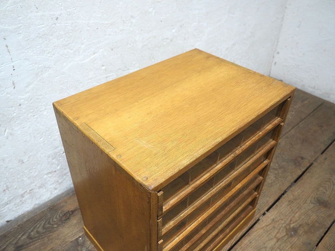 1410 ②レトロなミシン糸のガラスケース　収納棚　コレクション　ヴィンテージ