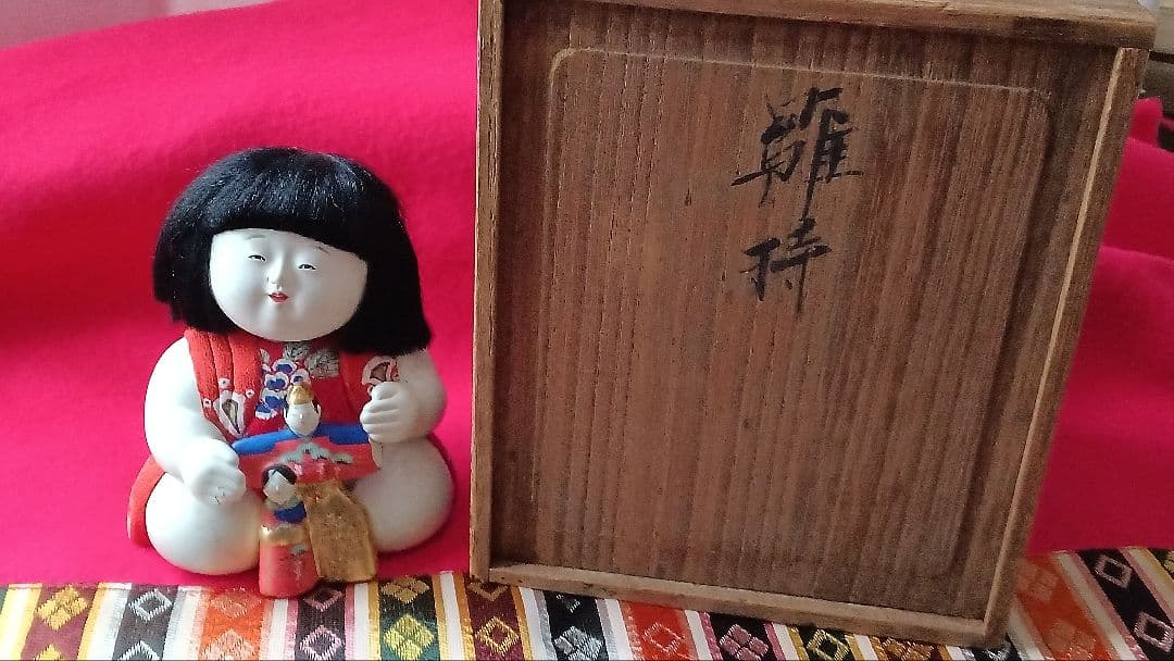 三越製　稚児御所人形　雛持　手書きの宝尽くしのお着物　立雛を持って　雛祭り