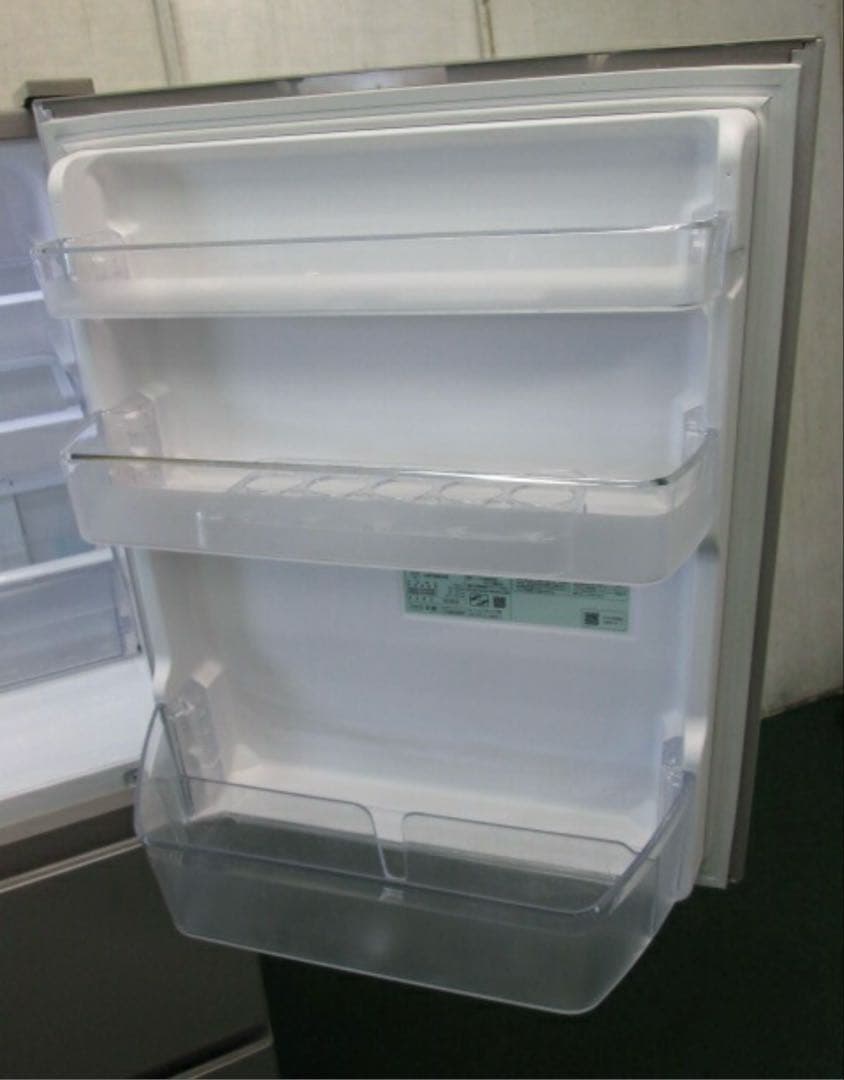HITACHI 冷蔵庫　265L 配送の場合はプラス8600円になります。