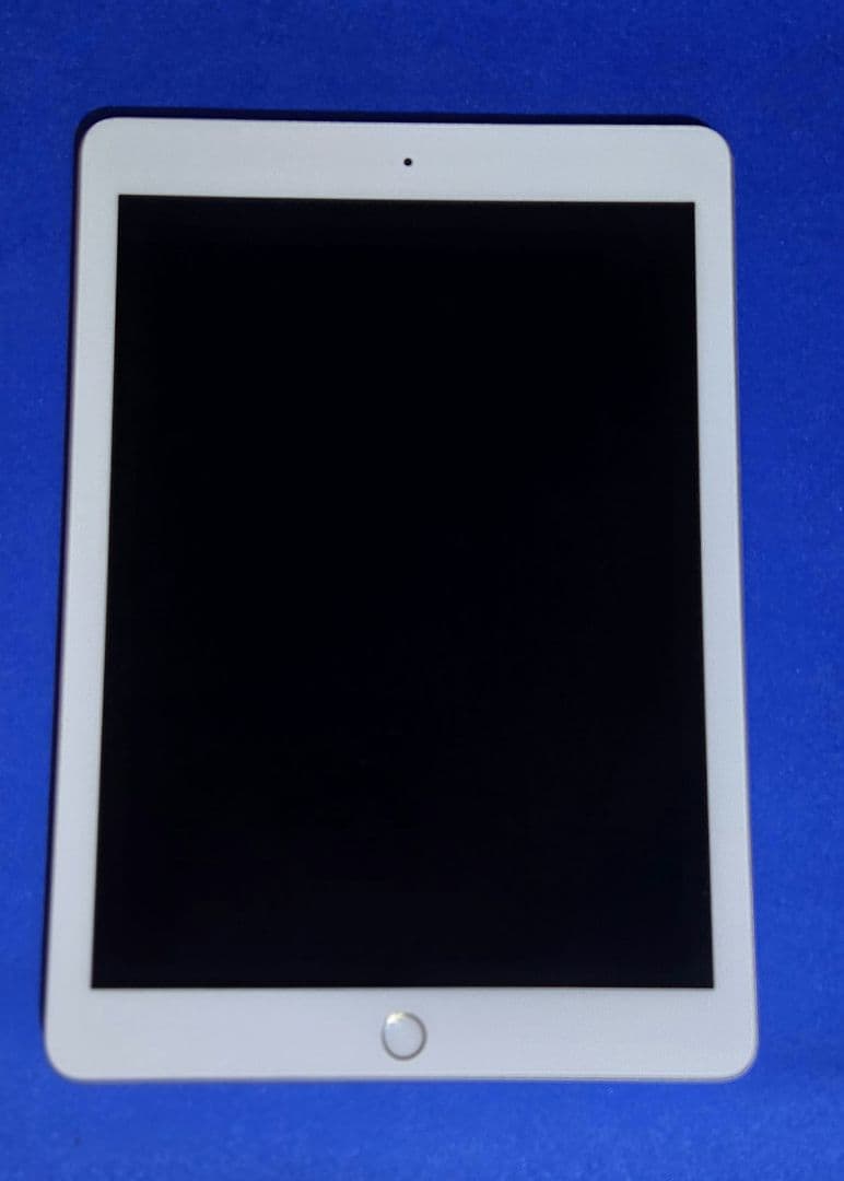Apple iPad 第5世代 32GB Wi-Fiモデル シルバー 本体のみ