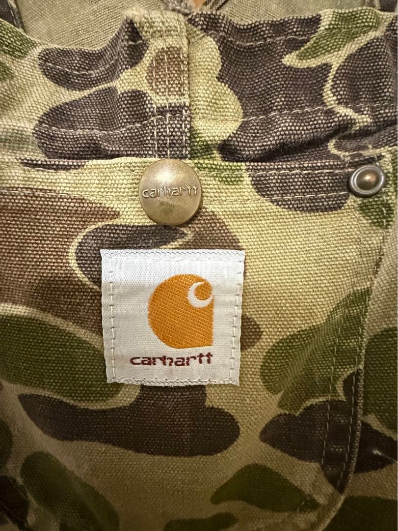 人気のCarhartt カモフラージュ オーバーオール　珍しい