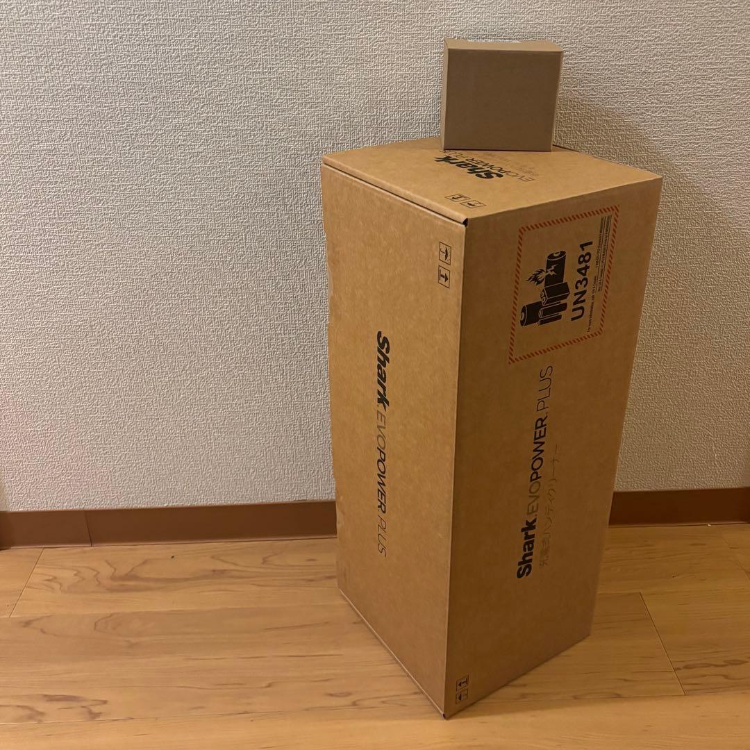 【新モデル】【送料無料】Sharkハンディークリーナー 新品未開封3年保証付