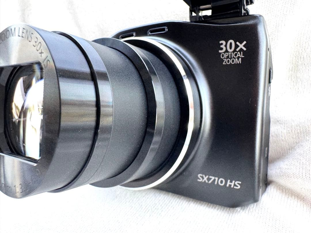 Canon PowerShot SX710 HS 本体と付属品