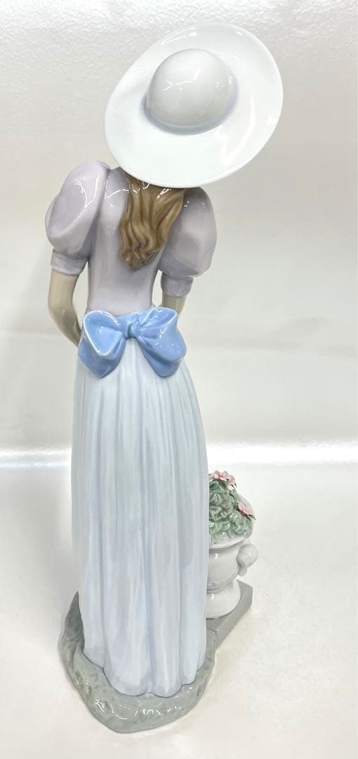 LLADRO リヤドロ　気品に満ちて　陶器人形　お花　置物　コレクション