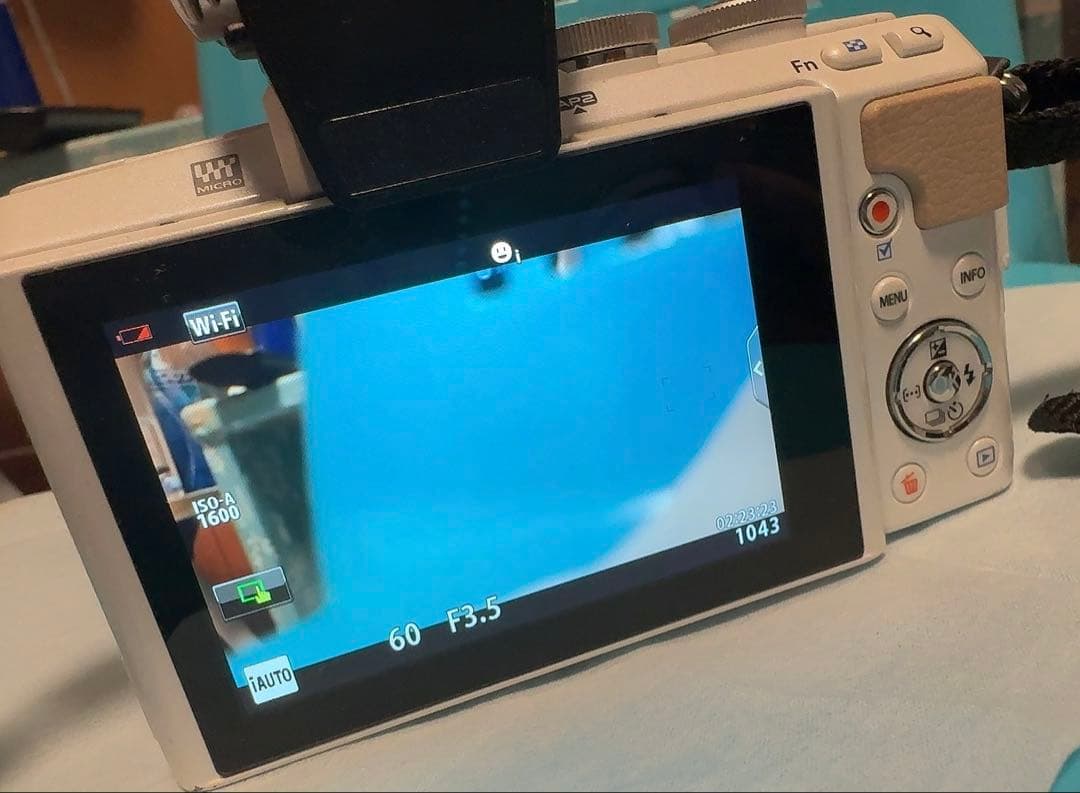 OLYMPUS PEN E-PL7 ホワイト 14-42mm