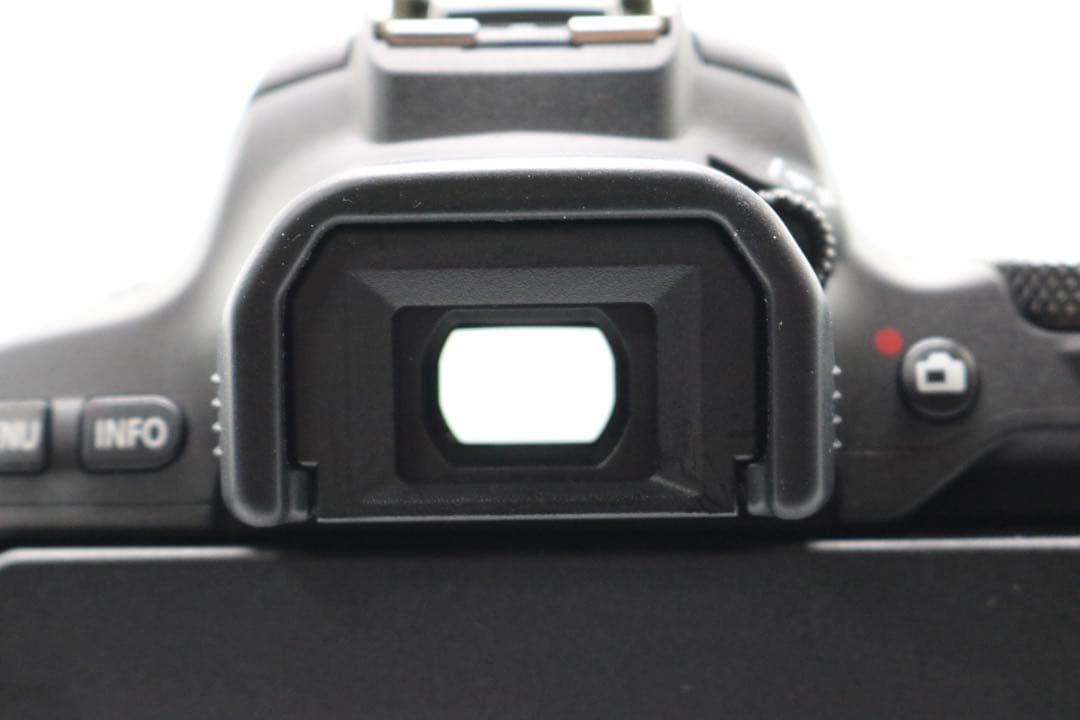 ボディ新品級 【Canon EOS Kiss X9 ダブルレンズセット】