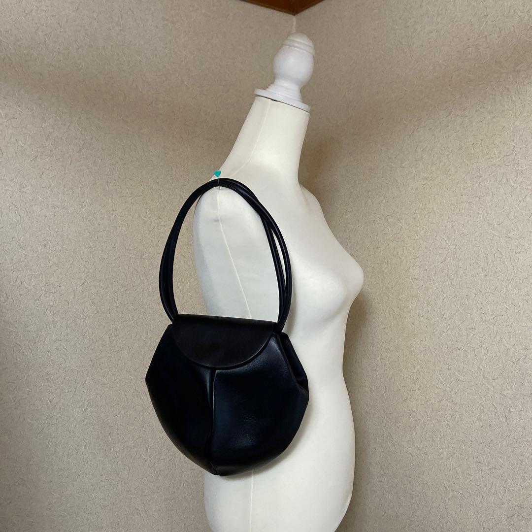 シビラ　本革　レザー　2way ショルダーバッグ　斜めがけ　ハンドバッグ　黒