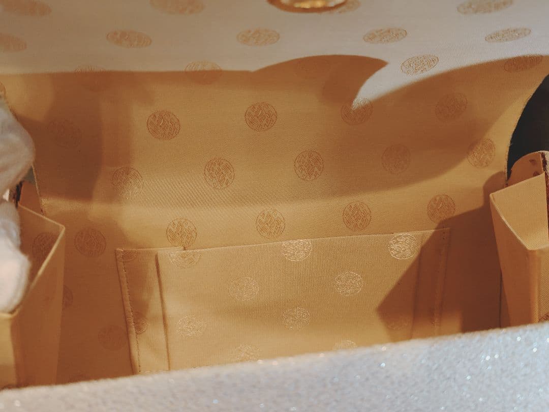 エンボス加工 花柄 和装用バッグ ホワイト　螺鈿細工