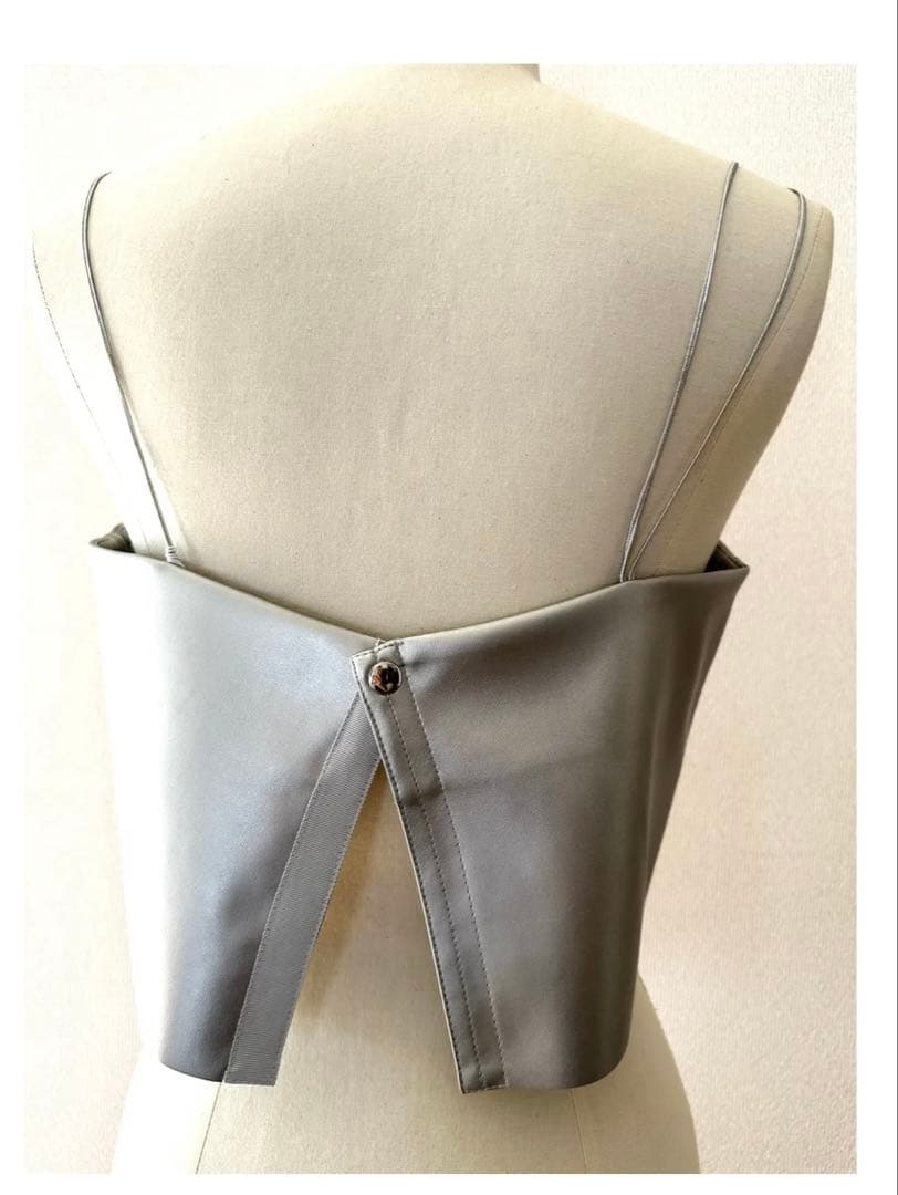 【新品】イデアルーチェ　エコレザーキャミ　シルバー