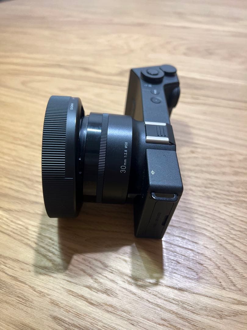 SIGMA デジタルカメラ dp2Quattro ※フード付き/充電器無し