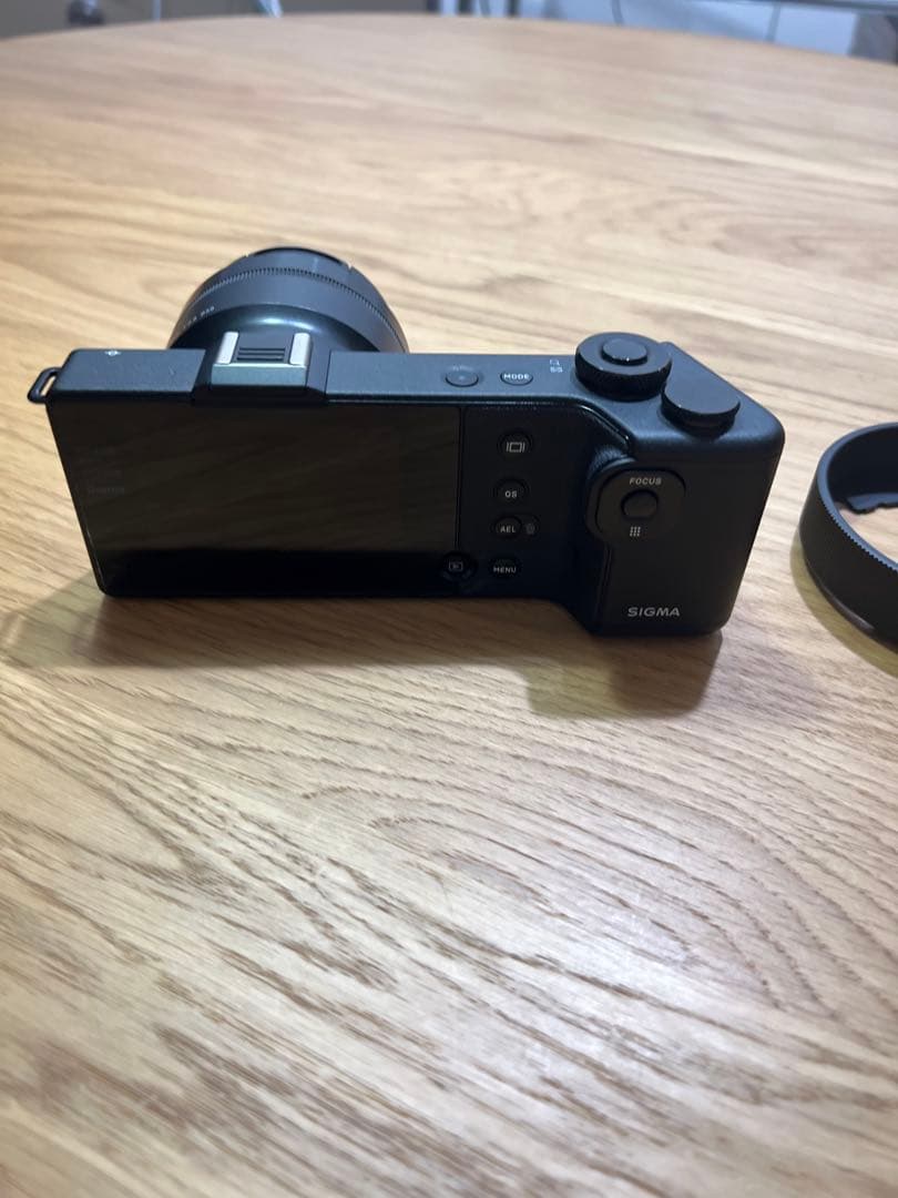 SIGMA デジタルカメラ dp2Quattro ※フード付き/充電器無し