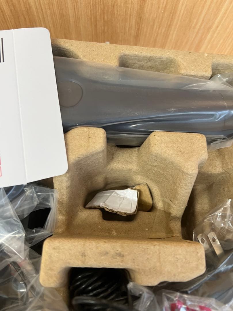 EVOPOWER 充電式ハンディクリーナー未使用ですが 箱にダメージ有り