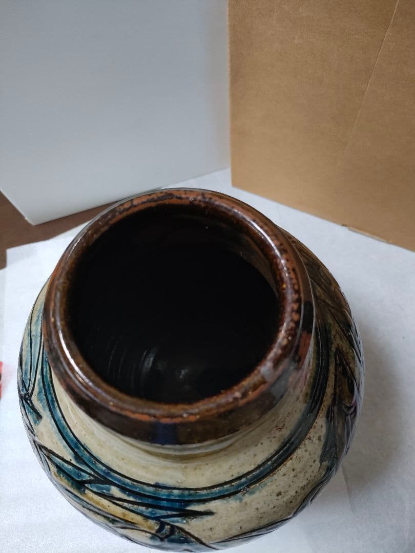 やちむん金城次郎　壺　 魚紋（5）＋海老魚紋（3）計８　希少品　高さ 28cm