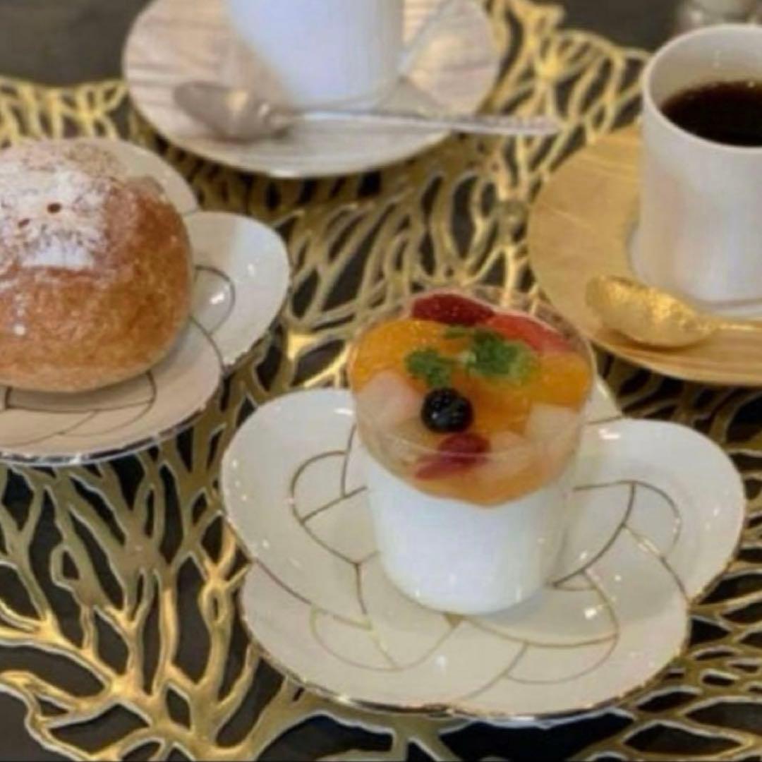 【新品】【大人気】有田焼田清窯　太白金線梅結び銘々皿　縁起物