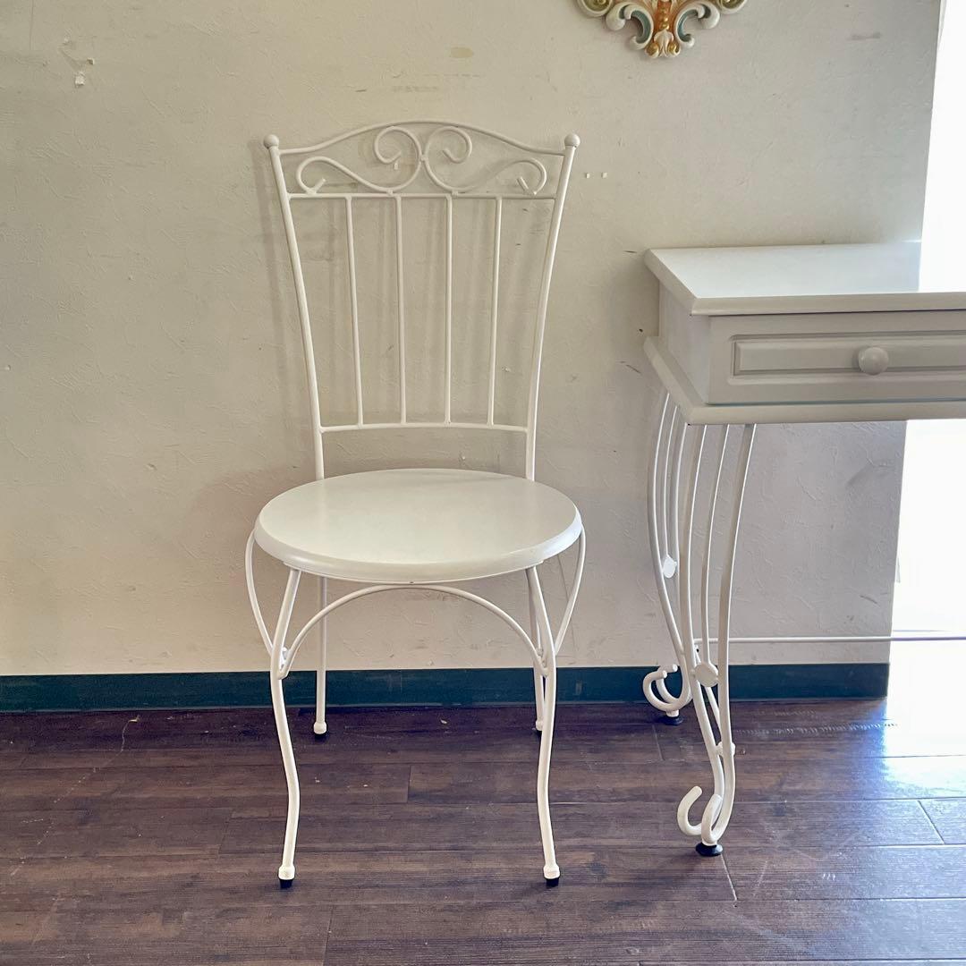 r186 アンティーク風の曲線美 コンパクトで美しいロートアイアンデスクセット