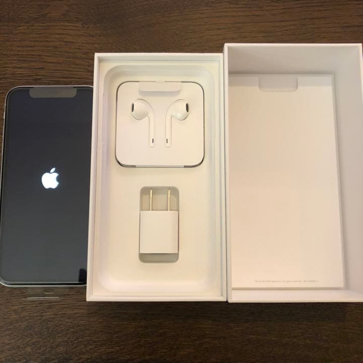 iPhone XR White 64 GB au SIMフリー 新品