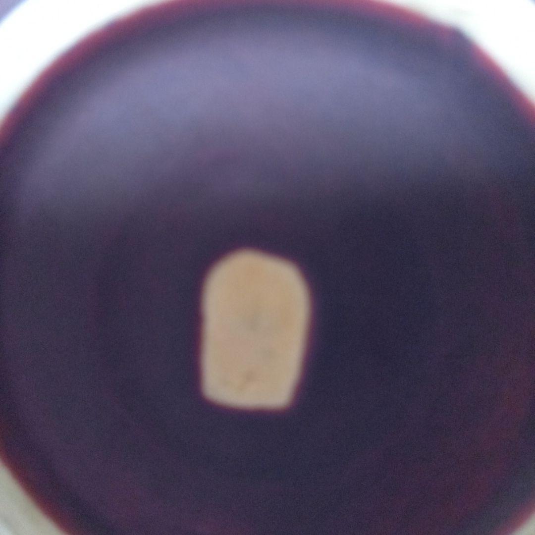 花瓶　ワインレッド色