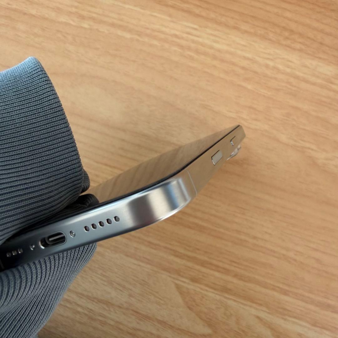 iPhone 16 Pro 256GB ホワイトチタニウム SIMフリー 95%