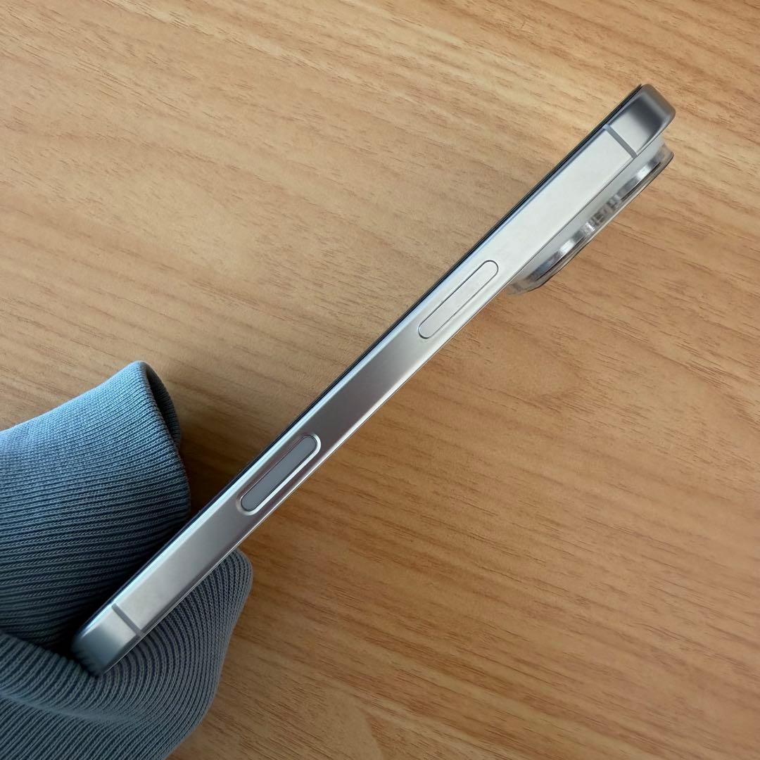 iPhone 16 Pro 256GB ホワイトチタニウム SIMフリー 95%