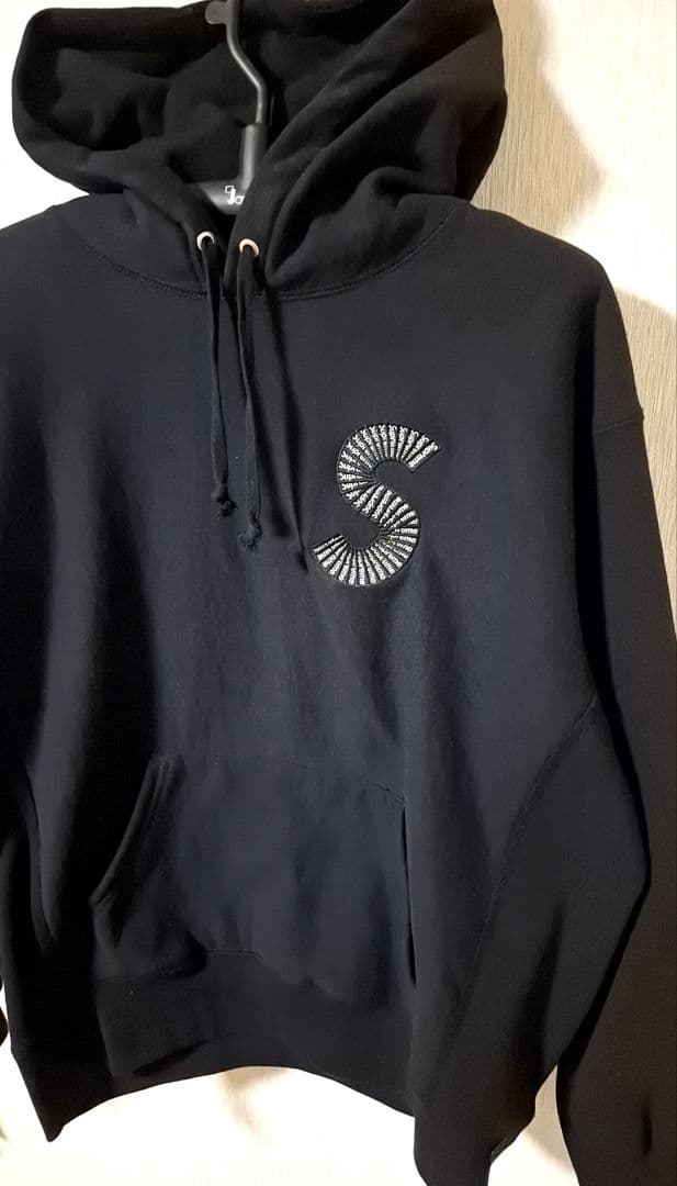 正規品 Supreme ブラック フード付きトレーナー