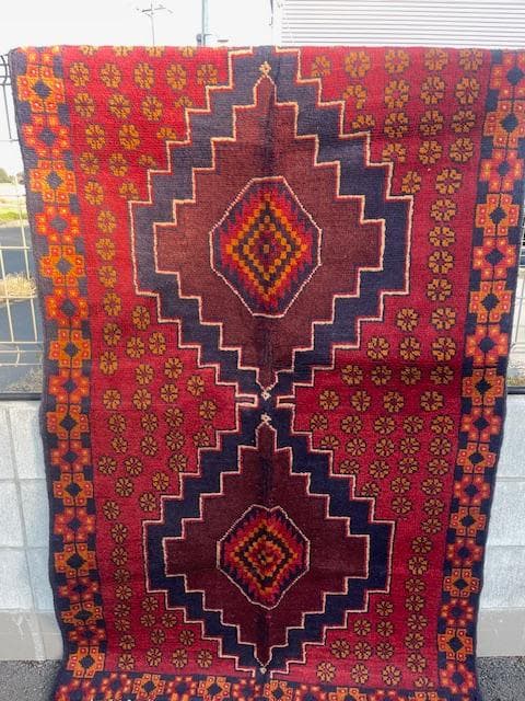 30～40年くらい前のペルシャヴィンテージラグ サイズ:185x115cm