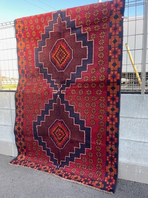 30～40年くらい前のペルシャヴィンテージラグ サイズ:185x115cm