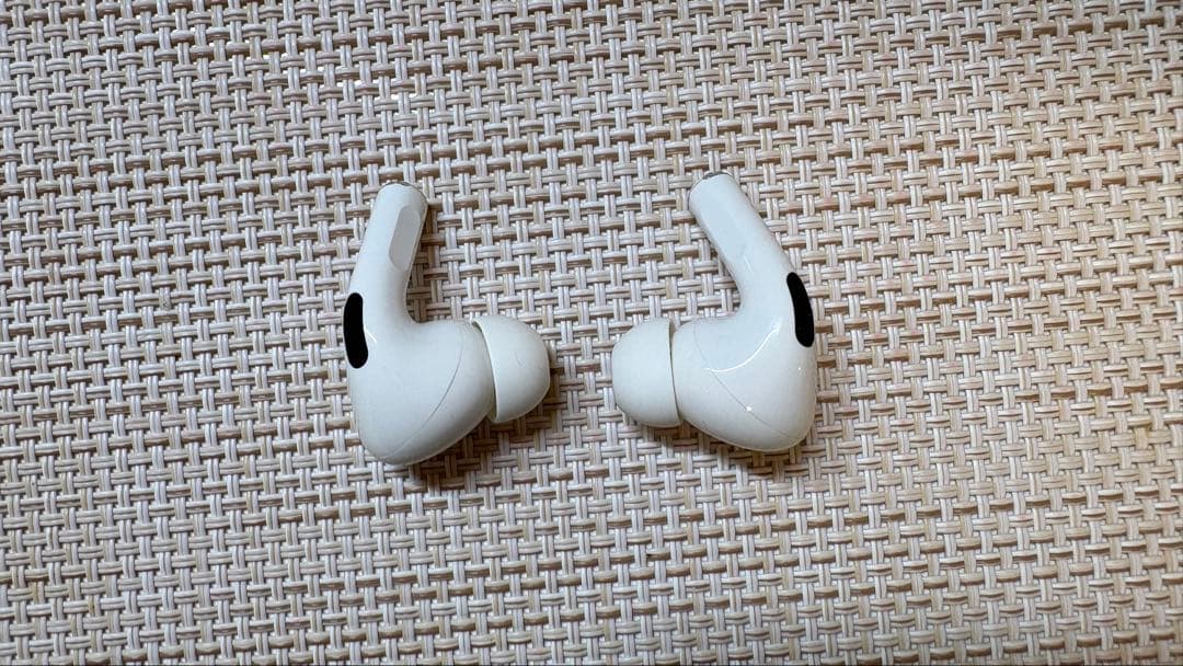 AirPods pro第一世代　Lightning端子モデル