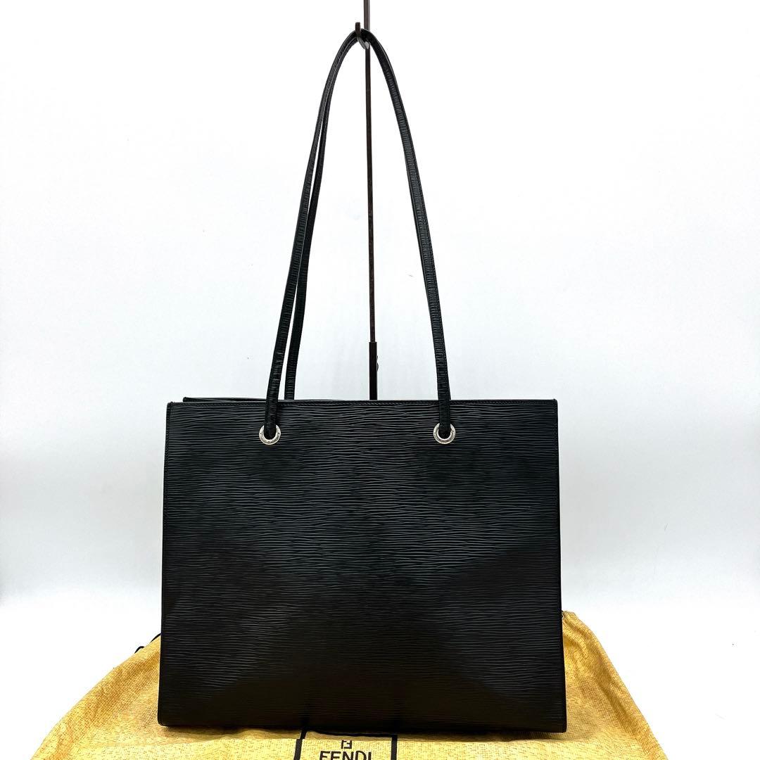 【FENDI】ショルダートートバッグ　ロゴ型押し　レザー　ブラック　A4