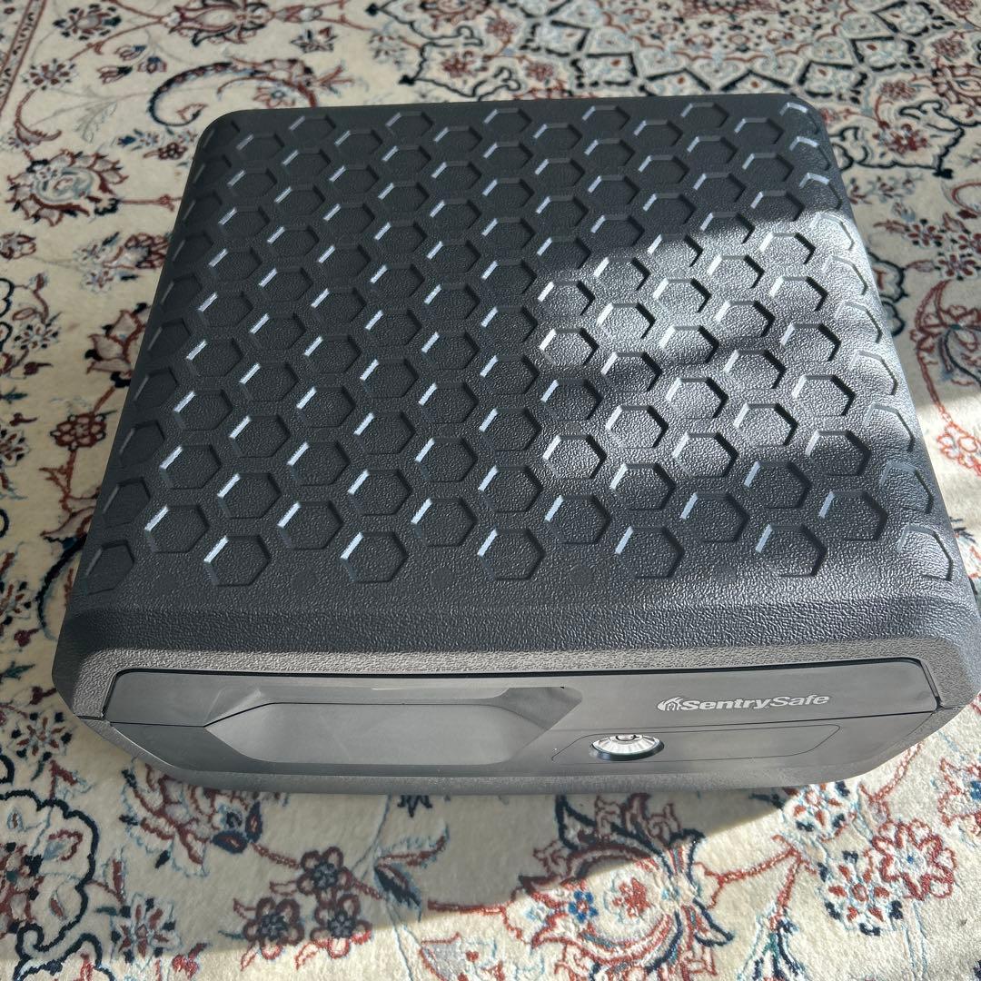 新品セントリーセーSentrySafe CFW30200ポータブル金庫10.2L