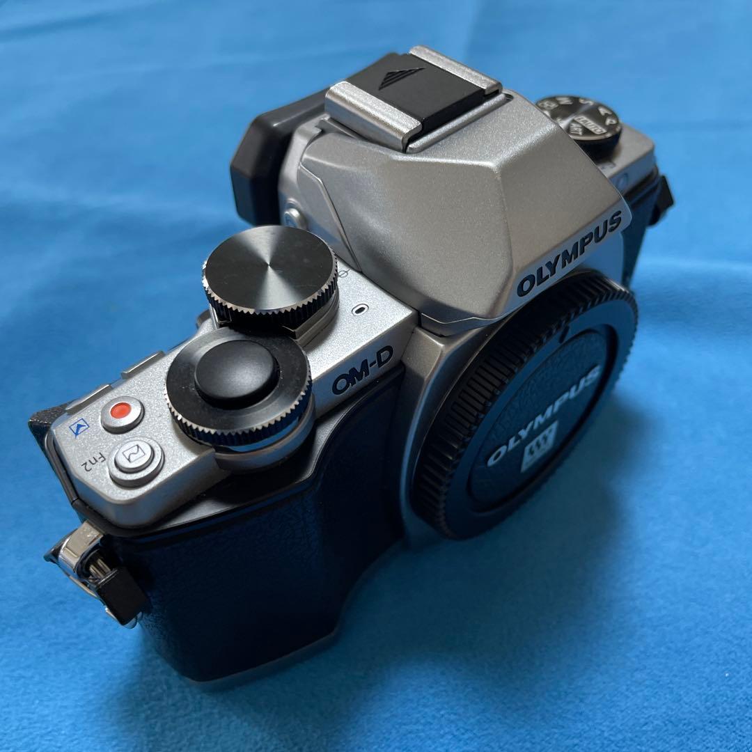 OLYMPUS オリンパスOM-D E-M10 ダブルズームキット シルバー