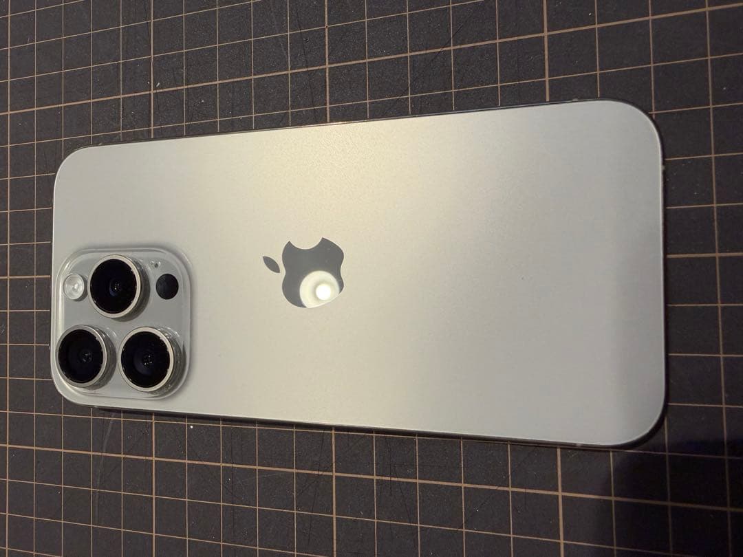 256GB Apple iPhone 15 Pro シルバー 本体