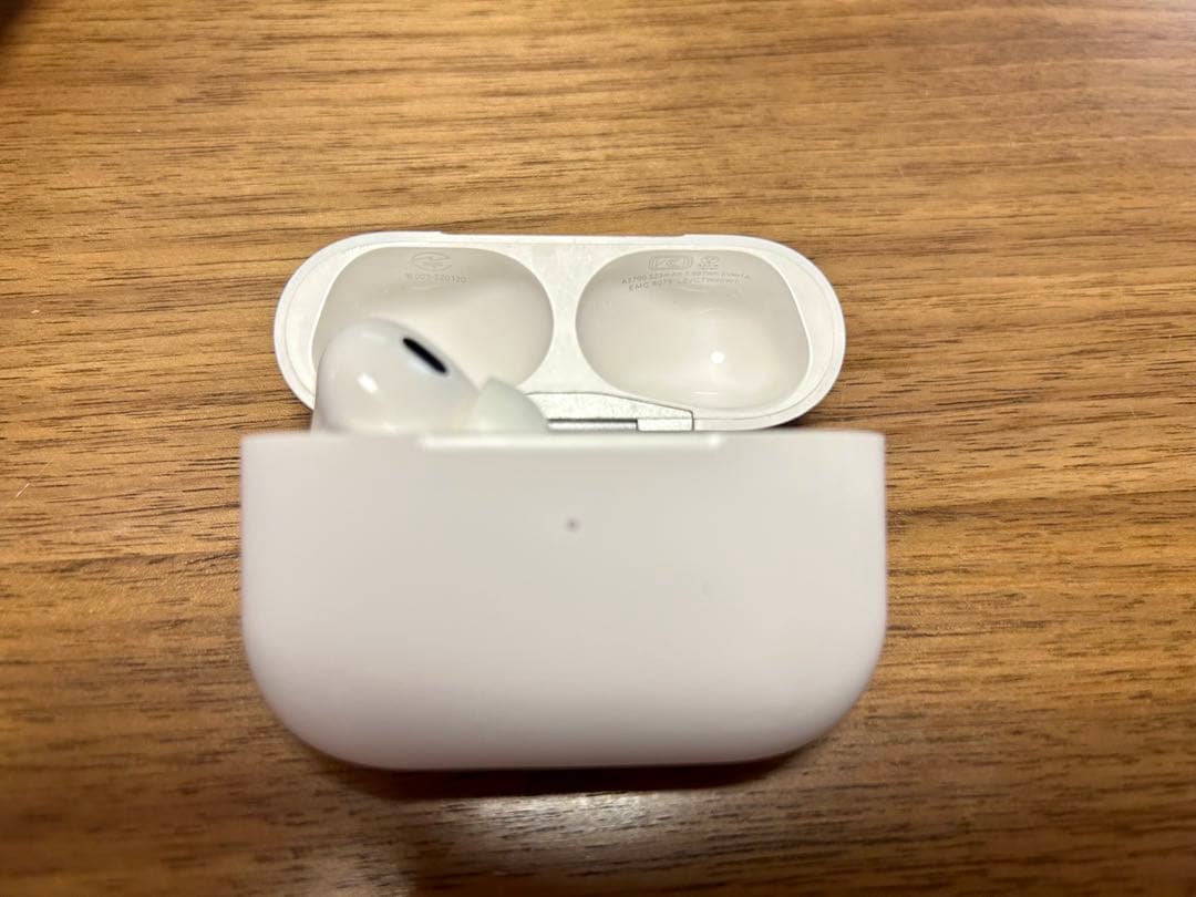 Apple AirPods Pro （第２世代）充電ケース、左耳イヤホン、その他