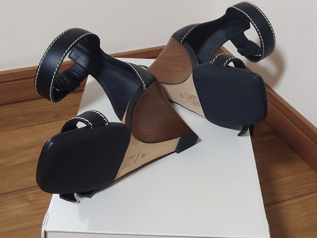 新品　ロエベ　最終値下げ　LOEWE　アナグラム　 ゲートサンダル　37サイズ
