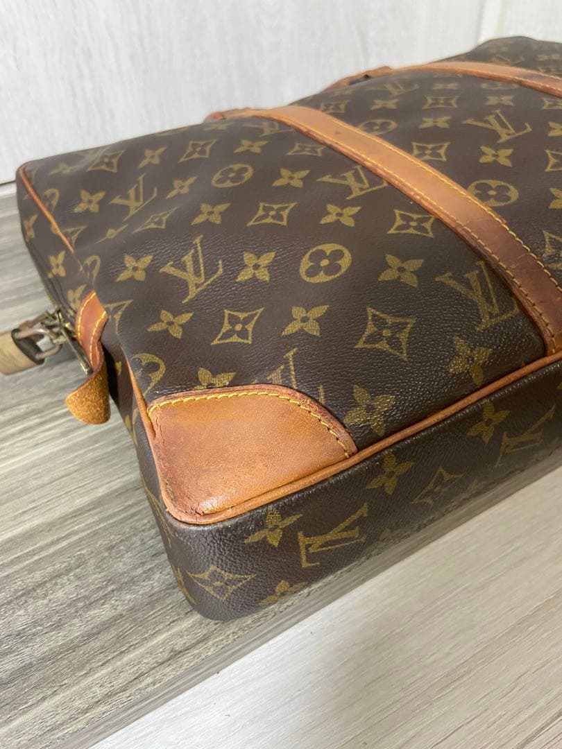 ルイヴィトン　モノグラム ポルトドキュマン　ヴォワヤージュ ビジネスバッグ　茶色