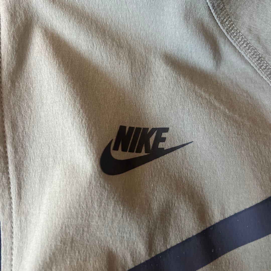 Nike フード付きナイロンジャケット