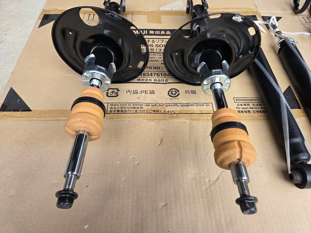 80系　エスクァイア　後期　純正　サスペンションキット(一式)　ノア　ヴォクシー